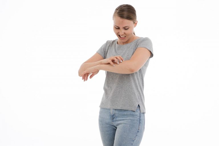 Prurito causas de la picazón de la piel y de los picores inexplicables en todo el cuerpo Prurito causas de la picazón de la piel y de los picores inexplicables en todo el cuerpo